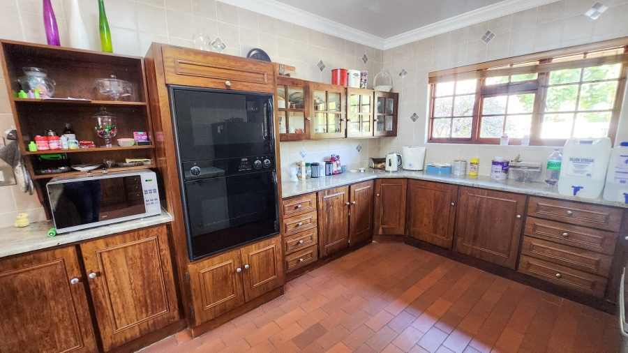 5 Bedroom Property for Sale in Wilkoppies North West